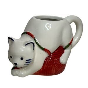 Wondershop White Ceramic Cat Coffee mug playing with yarn small 15oz
